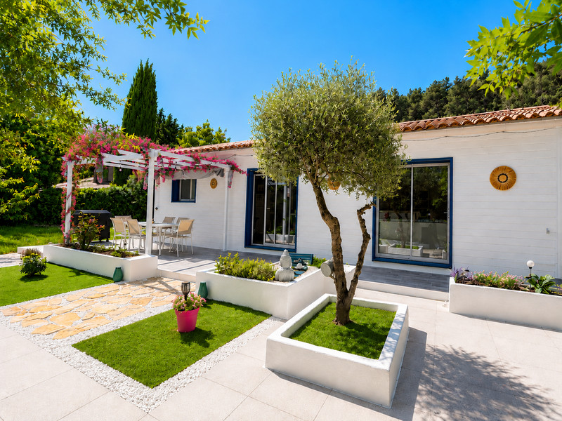 French property for sale in Saint-Zacharie, Var - €460,000 - photo 0