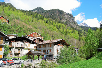 Maison à vendre à Bozel, Savoie, Rhône-Alpes, avec Leggett Immobilier