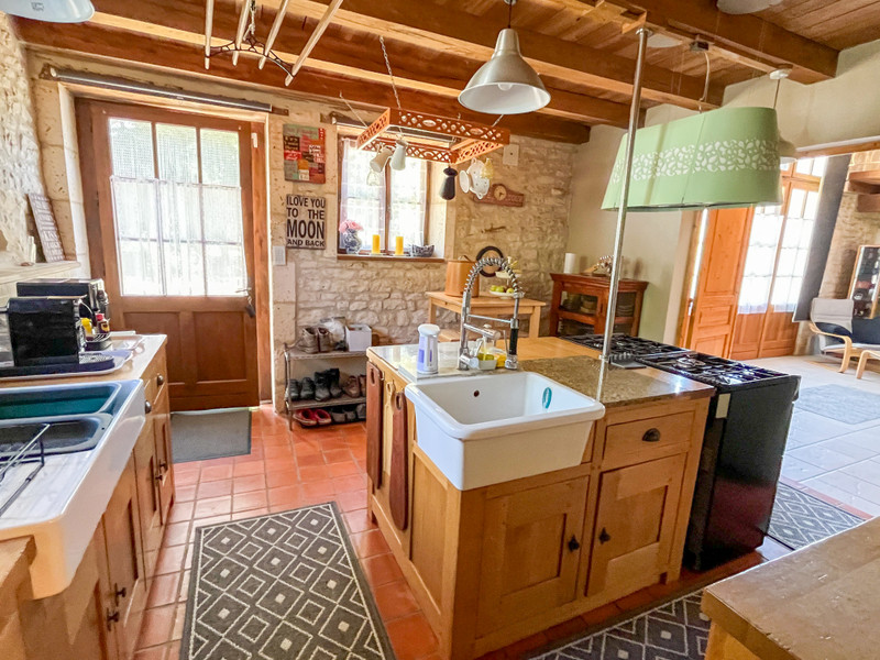 French property for sale in Villiers-le-Roux, Charente - €379,950 - photo 4