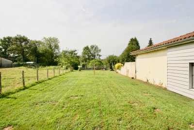 French property for sale in Écuras, Charente - €162,000 - photo 4