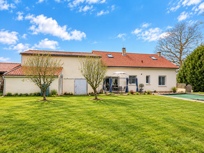 Maison à vendre à Suaux, Charente, Poitou-Charentes, avec Leggett Immobilier