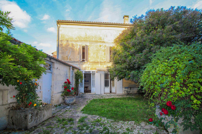 Maison à vendre à Saint-Jean-d'Angély, Charente-Maritime - 275 600 € - photo 1