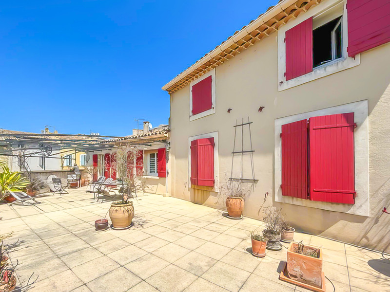 French property for sale in Lançon-Provence, Bouches-du-Rhône - €430,000 - photo 2