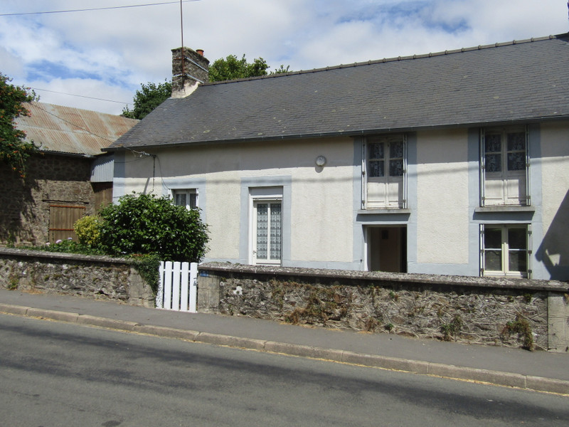 French property for sale in Saint-Thomas-de-Courceriers, Mayenne - &#8364;31,600 - photo 2
