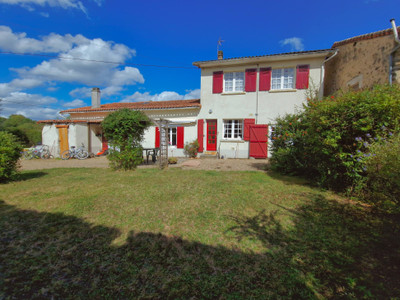 Maison à vendre à Esse, Charente, Poitou-Charentes, avec Leggett Immobilier