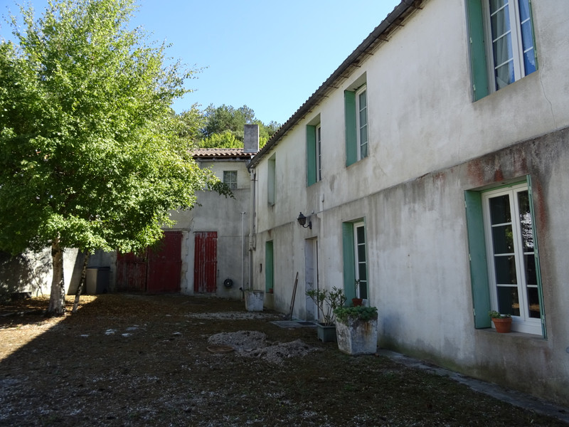 French property for sale in La Couronne, Charente - &#8364;244,680 - photo 4