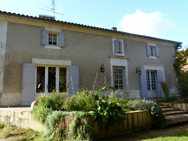 French property for sale in Baignes-Sainte-Radegonde, Charente - &#8364;487,600 - photo 4