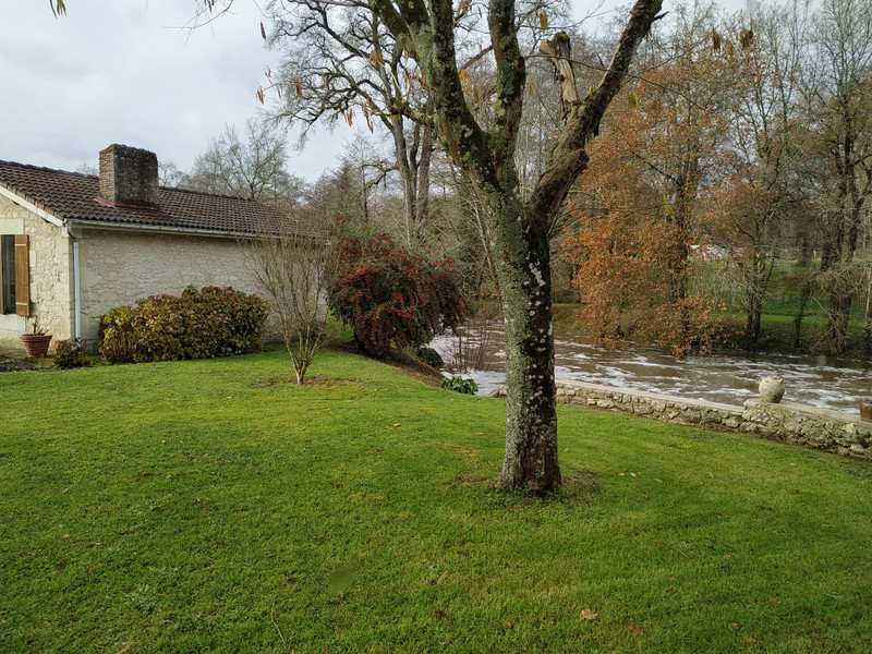 French property for sale in Montguyon, Charente-Maritime - €455,000 - photo 4