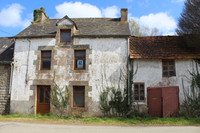 property to renovate for sale in CrédinMorbihan Brittany