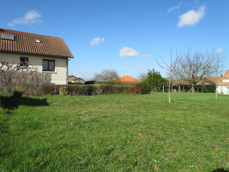 French property for sale in L'Isle-Jourdain, Vienne - &#8364;24,600 - photo 5