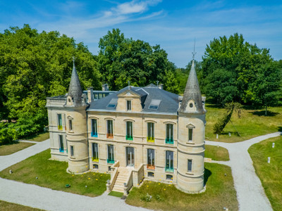 High quality renovation for this Château 17km from Bordeaux center