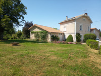 Propriété à vendre à Alloue, Charente - 294 250 € - photo n°1