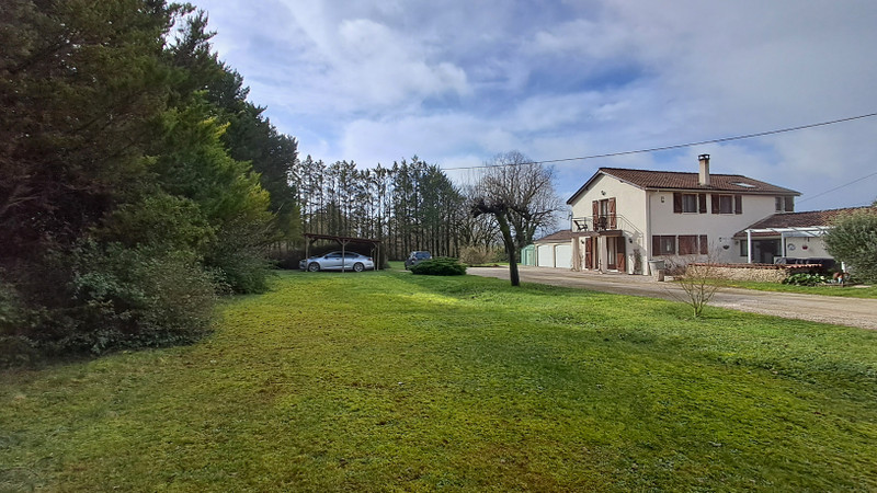 French property for sale in Cherval, Dordogne - €299,999 - photo 11