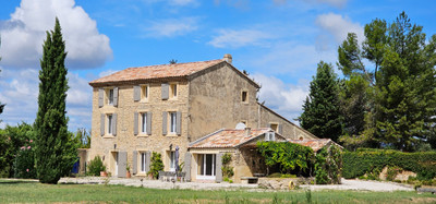 Beautiful 340m² 8-bedroom Provencal farmhouse set in a plot of 6165 m² with panoramic views of Mont Ventoux