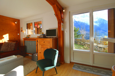 French property for sale in Chamonix-Mont-Blanc, Haute-Savoie - €322,500 - photo 2
