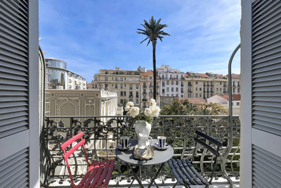French property for sale in Nice, Alpes-Maritimes - €1,940,000 - photo 3