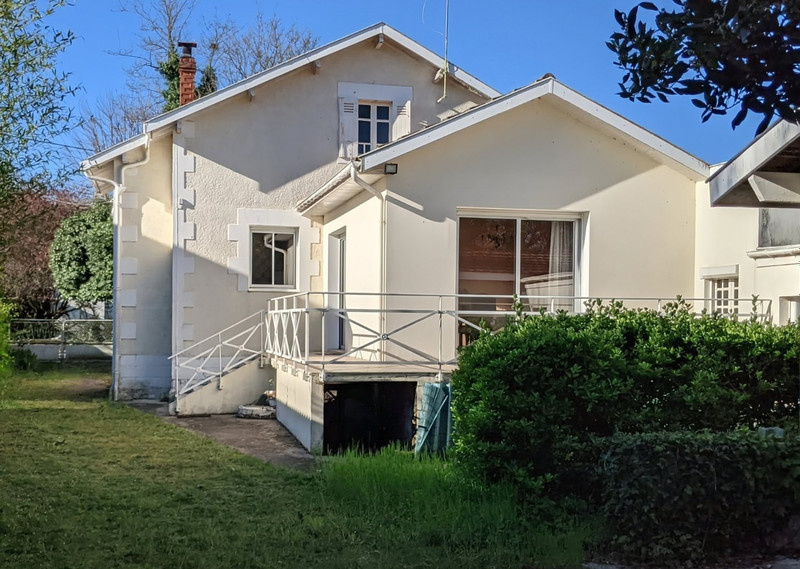 Maison à vendre à Coutras, Gironde - 189.390 € - photo 1