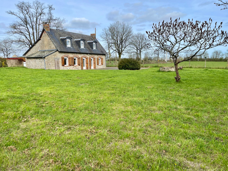 French property for sale in Martigné-sur-Mayenne, Mayenne - €239,000 - photo 2