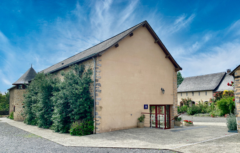 French property for sale in Saint-Pierre-sur-Erve, Mayenne - €850,000 - photo 4