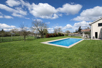 Propriété à vendre à Saint-Genis-Laval, Rhône - 1 090 000 € - photo n°1