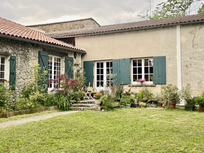 Maison à vendre à Sauveterre-de-Guyenne, Gironde, Aquitaine, avec Leggett Immobilier