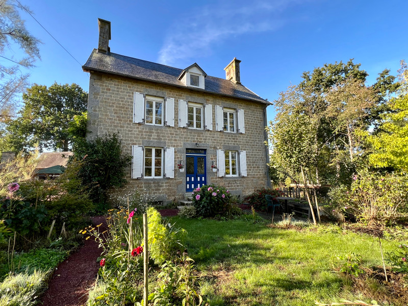 Maison à vendre à Le Mesnil-Gilbert, Manche - 371 000 € - photo 1
