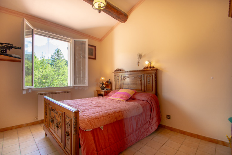 French property for sale in Estoublon, Alpes-de-Haute-Provence - €405,000 - photo 9