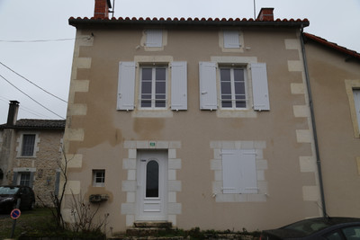 Maison à vendre à Saint-Laurent-de-Céris, Charente, Poitou-Charentes, avec Leggett Immobilier