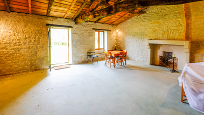 French property for sale in Saint-Pierre-de-Juillers, Charente-Maritime - €299,600 - photo 8