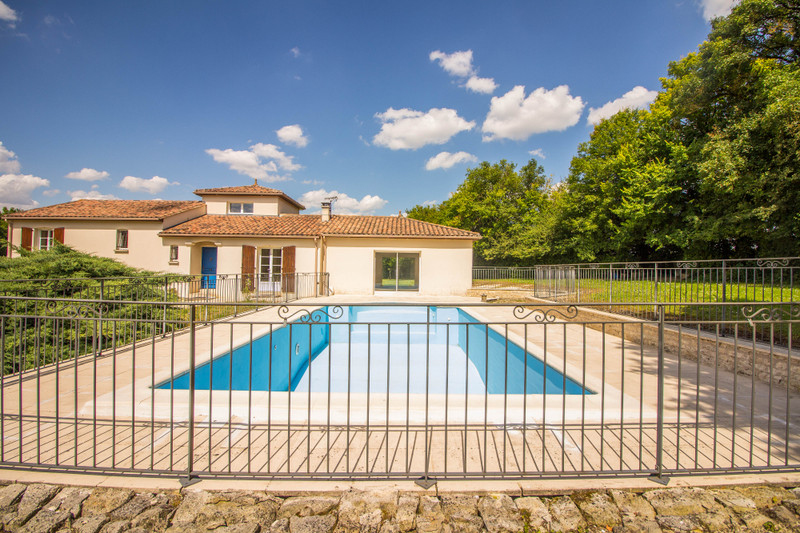 French property for sale in Angoulême, Charente - €310,000 - photo 3
