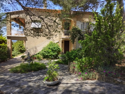 Maison à vendre à Six-Fours-les-Plages, Var, PACA, avec Leggett Immobilier