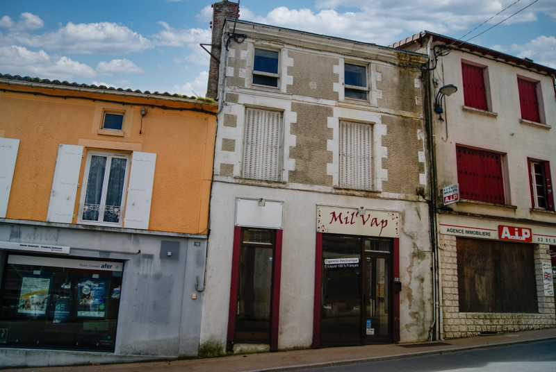 Maison à vendre à La Châtaigneraie, Vendée - 59 000 € - photo 1