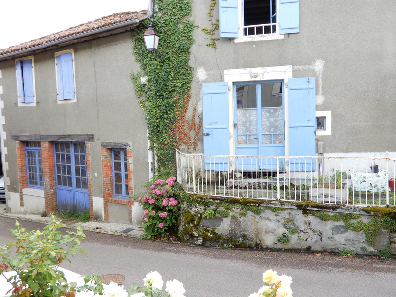 House for sale in Suris Charente Charming 2/3 bedroom midterrace