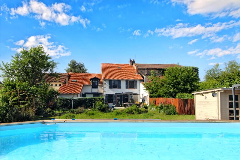 French property for sale in Abzac, Charente - €210,000 - photo 2