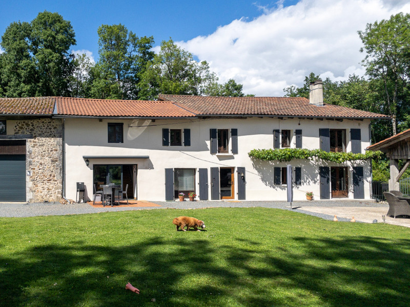 Propriété à vendre à Lésignac-Durand, Charente - 318 000 €