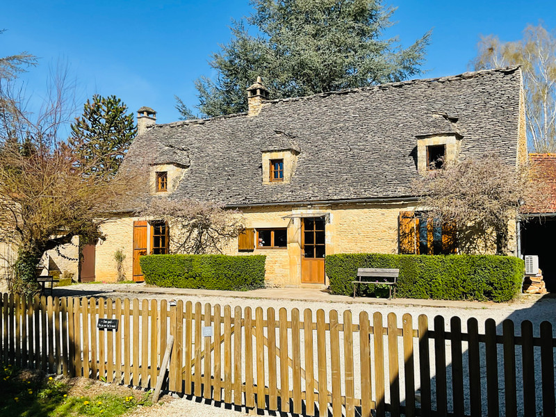 Maison à vendre à Saint-Geniès, Dordogne - 599 000 € - photo 1