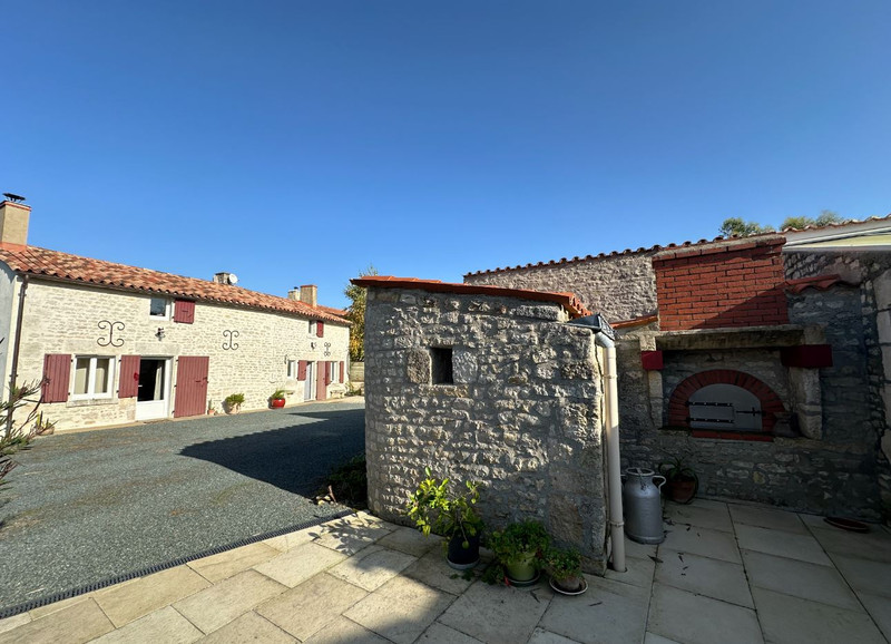 French property for sale in Saint-Pierre-le-Vieux, Vendée - €290,000 - photo 1
