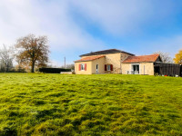 Propriété à vendre à Hiesse, Charente - 192 240 € - photo n°2