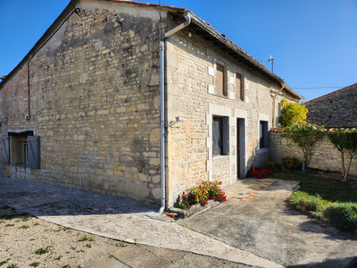 Maison à vendre à Barbezières, Charente, Poitou-Charentes, avec Leggett Immobilier