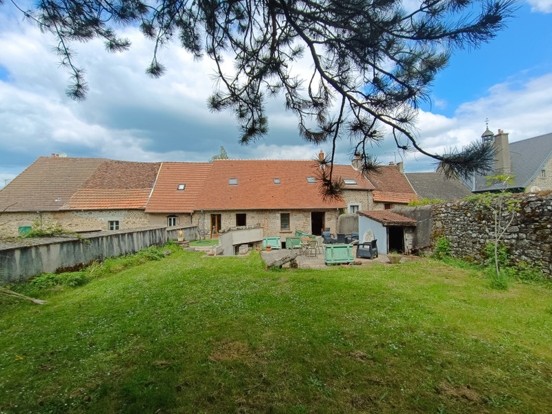 Maison à vendre à Aubusson, Creuse - 183.600 € - photo 1