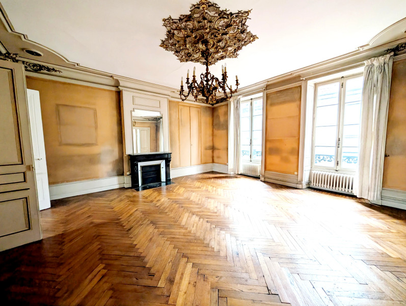 French property for sale in Aubusson, Creuse - €371,000 - photo 2
