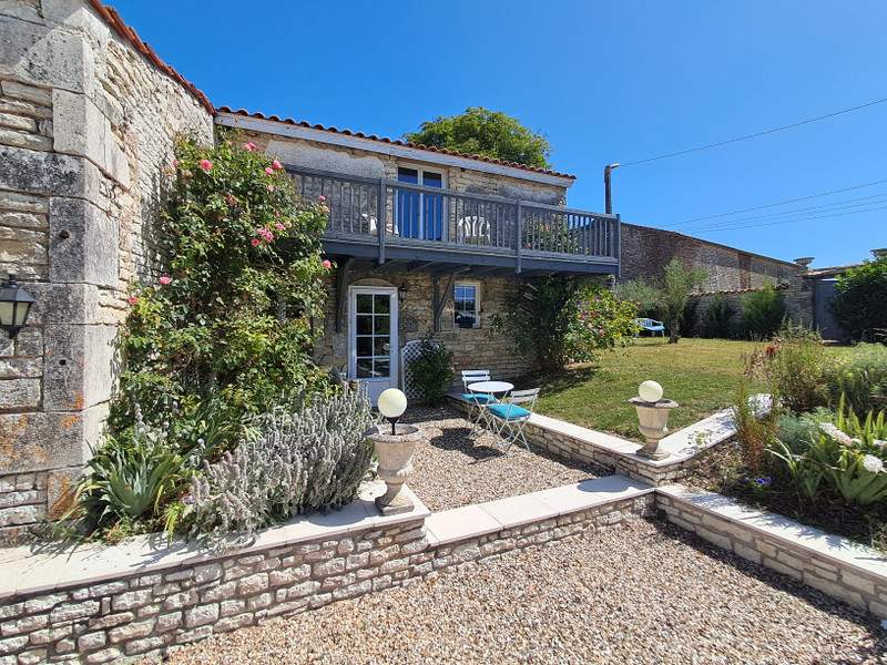 French property for sale in Siecq, Charente-Maritime - €395,000 - photo 11
