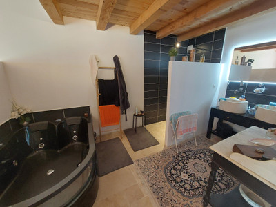 French property for sale in Angoulême, Charente - €648,000 - photo 5