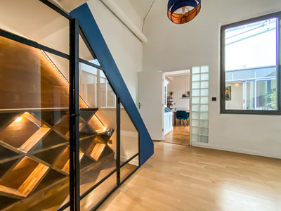 Magnificent Montmartre loft with a large patio at the center and access to a swimming pool.
