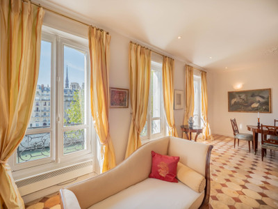PARIS 75004, Ile Saint Louis, adresse prestigieuse pour ce superbe appartement lumineux de 4 pieces (T4) orienté Sud avec 6 baies vitrées sur la Seine offrant 86m2 au 4e étage d'un immeuble haussmannien superbement entretenu avec gardien et ascenseur, au cœur d'un quartier historique