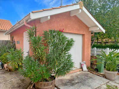 French property for sale in Hourtin, Gironde - €402,800 - photo 1
