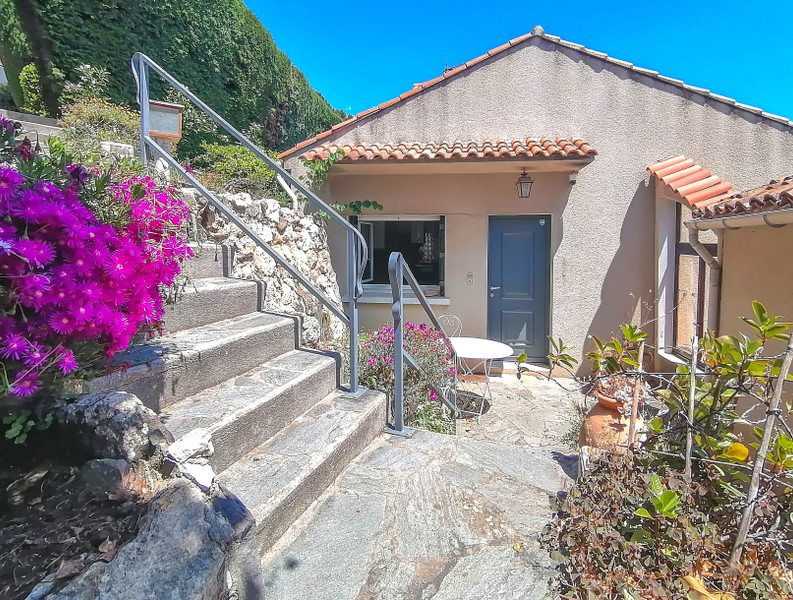 French property for sale in Ollioules, Var - €645,000 - photo 2