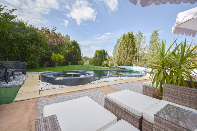 French property for sale in Neuvic, Corrèze - €350,000 - photo 9