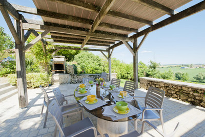 French property for sale in Salles-Lavalette, Charente - €349,800 - photo 2