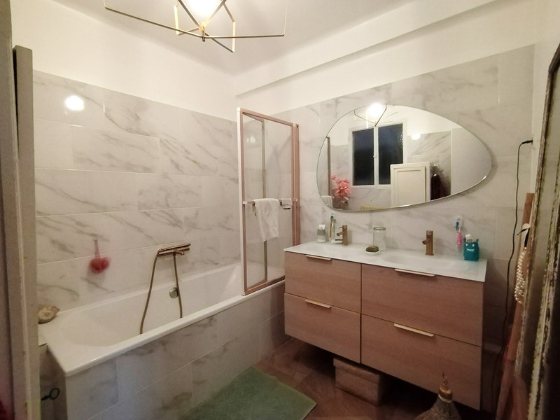 French property for sale in Toulon, Var - €231,500 - photo 6